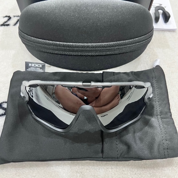 Oakley Jawbreaker Hi Resolution Matte Carbon Frame Prizm Black Lens Sunglasses - Picture 1 of 12